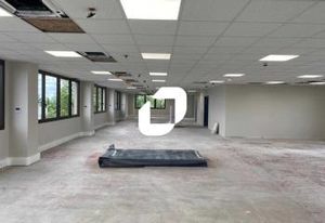 Location bureaux Osny, parc clos et sécurisé, proche A15 et N184