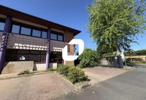 Location bureaux Voisins-le-Bretonneux, proche RER C et N10