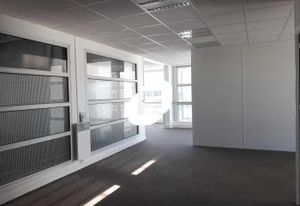 Location bureaux Guyancourt - Proche RER C, SNCF et autoroutes