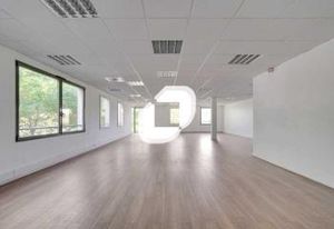 Location bureaux Montévrain - Proche gare Val d'Europe et centre commercial