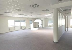 Location bureaux Guyancourt - Proche RER C et grands axes routiers