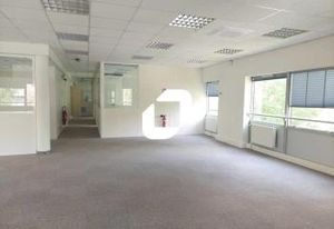 Location bureaux Guyancourt - Proche RER C et grands axes routiers