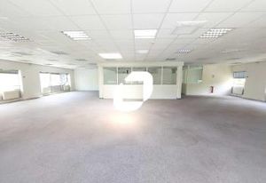 Location bureaux Guyancourt - Proche RER C et grands axes routiers