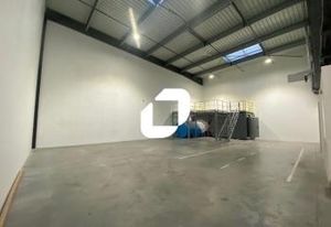 Local d'activité à louer Villeneuve-la-Garenne - Face centre commercial Quartz