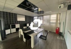 Location bureaux Osny - Proche transports et commerces