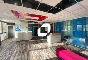 Location bureaux Osny - Proche transports et commerces