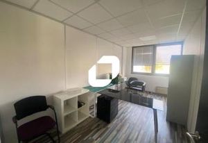 Location bureaux Osny - Proche transports et commerces