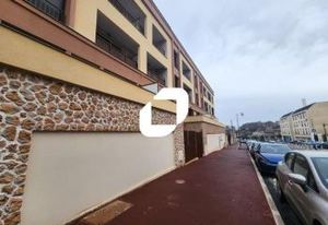 Location local commercial Saint-Cyr-l'École - Proche transports