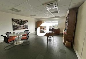 Location bureaux Houilles - Proche commerces, gare et transports