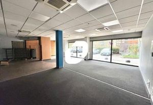 Location local commercial Fontenay-le-Fleury - Centre commercial