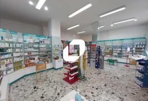 Location bureaux Les Clayes-sous-Bois - Proche commerces et transports