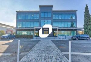 Location bureaux Fleury-Mérogis - Proche RER, bus et autoroute