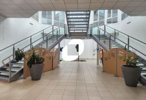 Location bureaux Elancourt - Proche A12, A86 et RER C