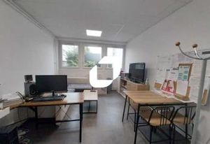 Location bureaux Maurepas - Proche commerces et transports