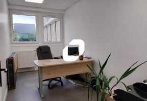 Location bureaux Maurepas - Proche commerces et transports
