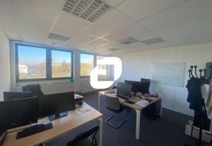 Location bureaux Osny - Proche gare, bus et commerces