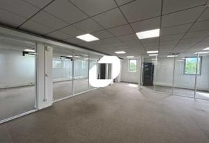 Location bureaux Parc du Colombier Saint-Denis - RER, métro et tram