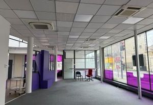 Location bureau Bordeaux St-Genès - Tram B en pied d'immeuble