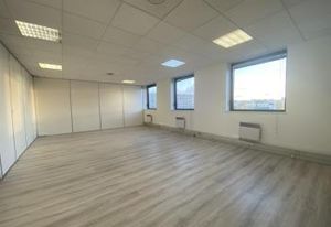 Location bureaux Ivry-sur-Seine - Proche métro Mairie d'Ivry et Tram La Briqueterie