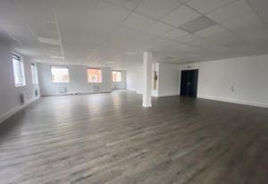 Location bureaux Chevilly-Larue - Proche MIN de Rungis, Tram, RER et autoroutes