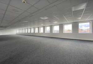 Location bureaux Ivry-sur-Seine - Proche Métro, RER, SNCF, Transilien et bus