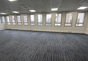 Location bureaux Clichy - Proche métro Porte de Clichy
