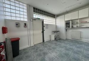 Local d'activité à vendre Montreuil - Accès indépendant et cour
