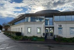 Vente bureaux Bron, proche aéroport, autoroute A43 et bus