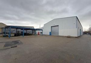 Location bâtiment industriel Vaulx-en-Velin - Proche transports en commun