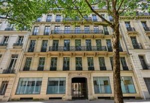 Location bureaux Paris 8 - Proche Gare Saint-Lazare et métro