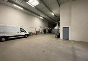 Location local d'activité Décines-Charpieu - Proche transports
