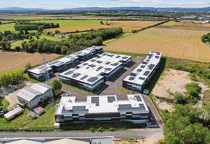 Locaux d'activité à vendre Janneyrias - Parc neuf avec PV