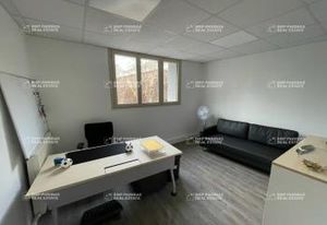 Location bureaux Saint-Cyr-sur-Loire Centre, proche stationnement