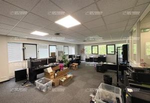 Vente bureaux Les Ulis - 6 places de parking