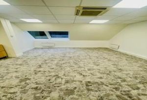 Location bureau Versailles Chantiers - Proche transports