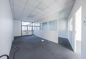 Location bureaux Paris 20 - Proche transports et parkings