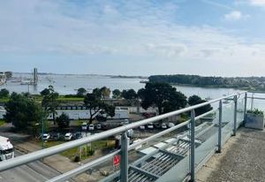 Location bureaux Lorient Base - Vue sur le Blavet et parking