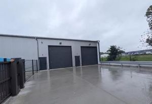 Location local d'activité Brech (56) - Neuf avec porte sectionnelle