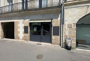 Local commercial rénové salon coiffure Nantes