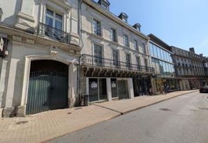 Location local commercial 324 m² Vannes centre-ville