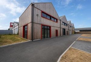 Location local d'activité 360 m² Saint-Herblain - Tram & bus