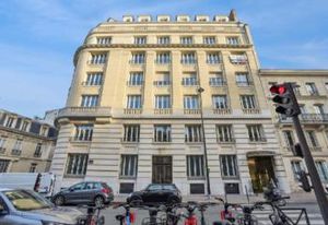 Location bureaux Paris 17 - Immeuble d'angle au pied du parc Monceau