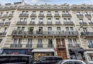 Location bureaux Paris 8 - Triangle d'or, 3ème étage, immeuble Haussmannien