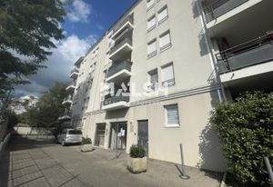 Vente bureaux Vénissieux Village, proche transports en commun