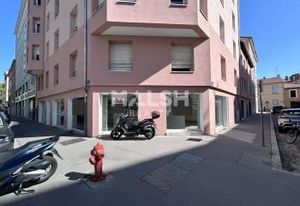 Local commercial à louer Lyon 7 - Transports en commun
