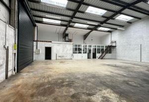 Location locaux d'activité Meyzieu - Parc sécurisé - Accès PL/VL