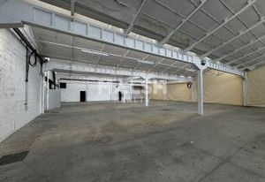 Local d'activité à vendre Decines-Charpieu - Accès bus et rocade