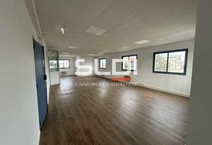 Location bureaux Chassieu - Parc clos et sécurisé
