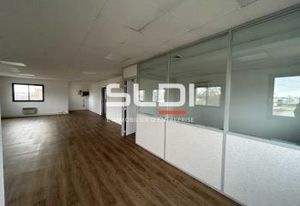Location bureaux Chassieu - Parc clos et sécurisé