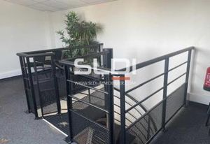 Location bureaux Chassieu - Parc sécurisé, proche bus et autoroute